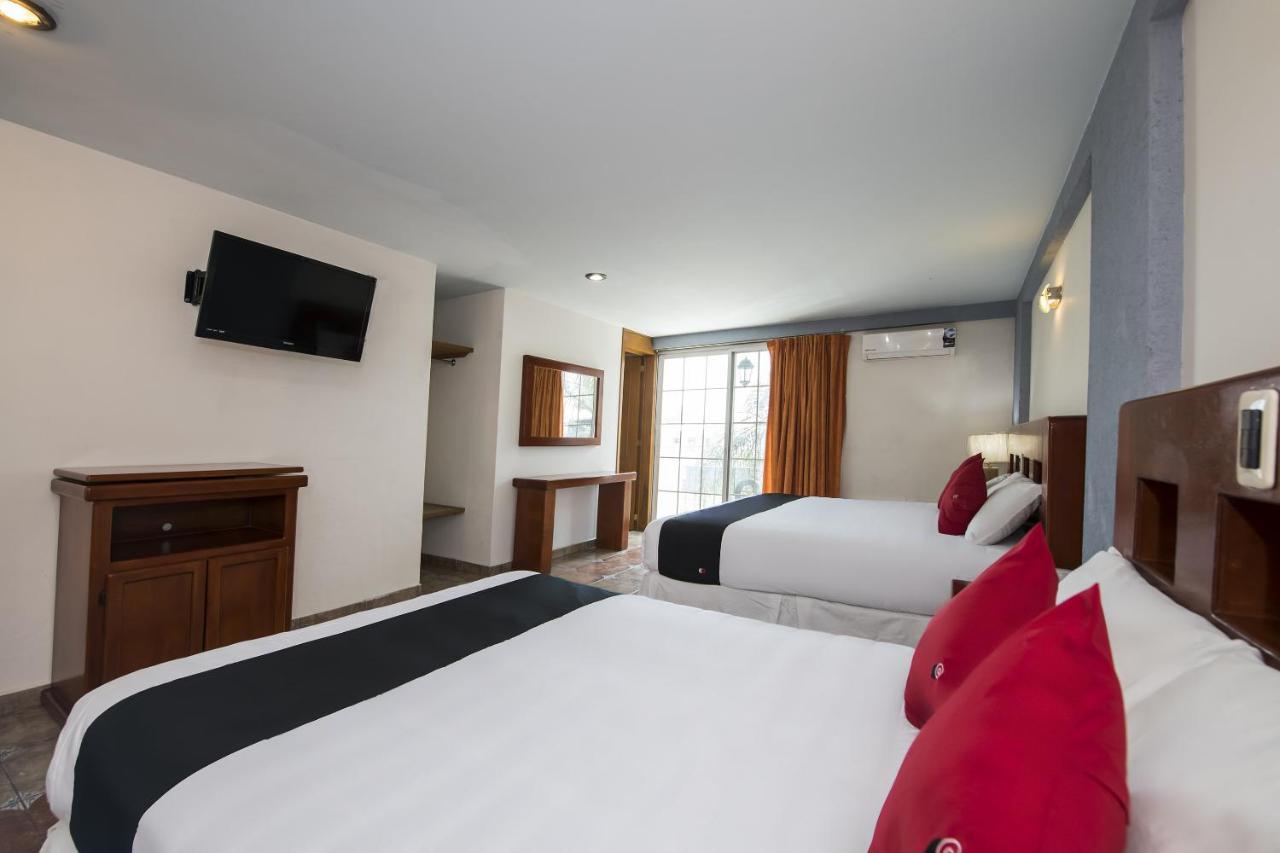 Suites De Reyes Ирапуато Экстерьер фото
